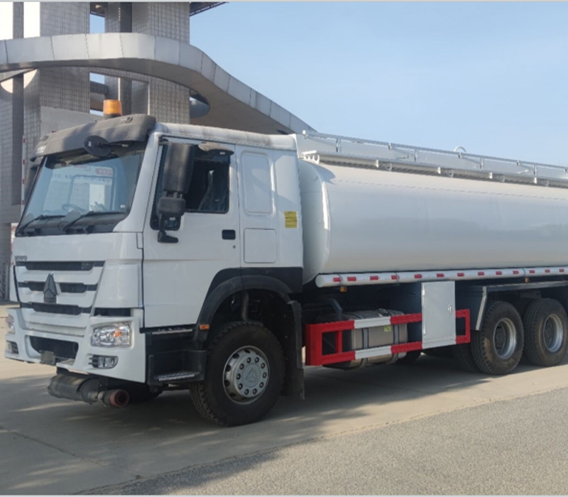 HOWO 6X4 FUEL TANK TRUCK 3