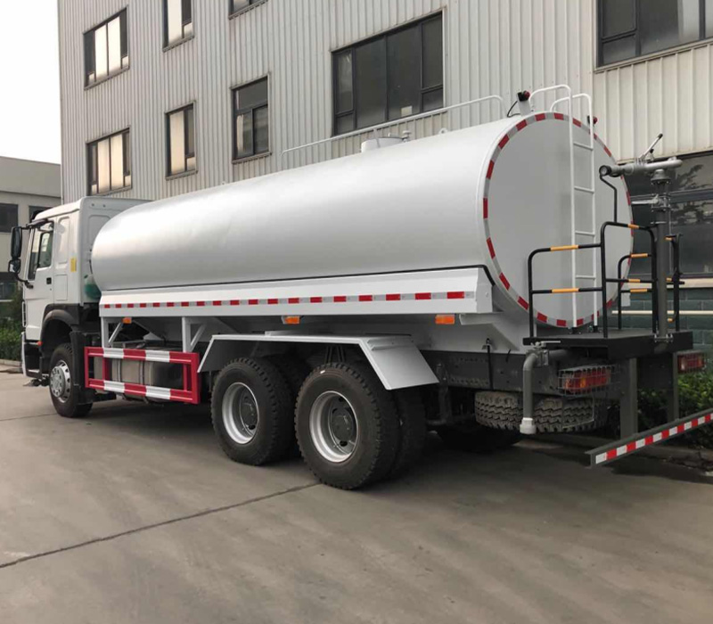 HOWO 6X4 WATER TANK TRUCK 3