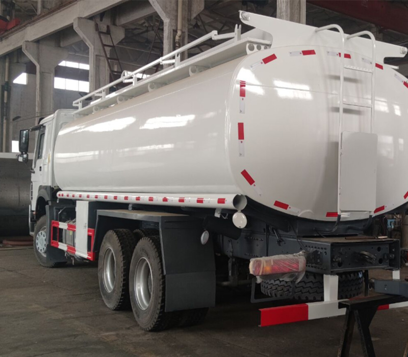 HOWO 6x4 FUEL TANK TRUCK 2
