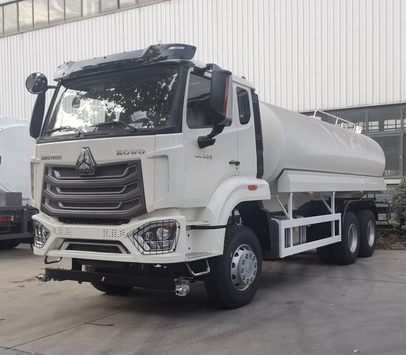 HOWO NX 6X4 WATER TANK TRUCK 1