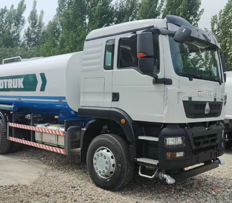 HOWO TX 6x4 22000L WATER TANK TRUCK1