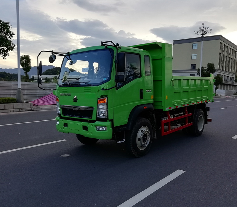 SINOTRUK 4x2 dump truck 4cbm