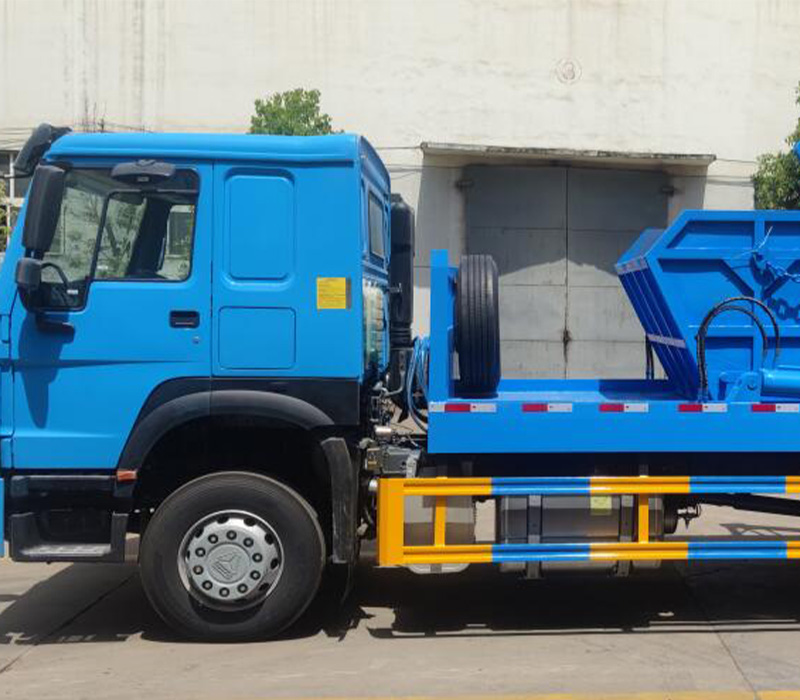 SINOTRUK HOWO 4X2 SKIP GARBAGE TRUCK 1