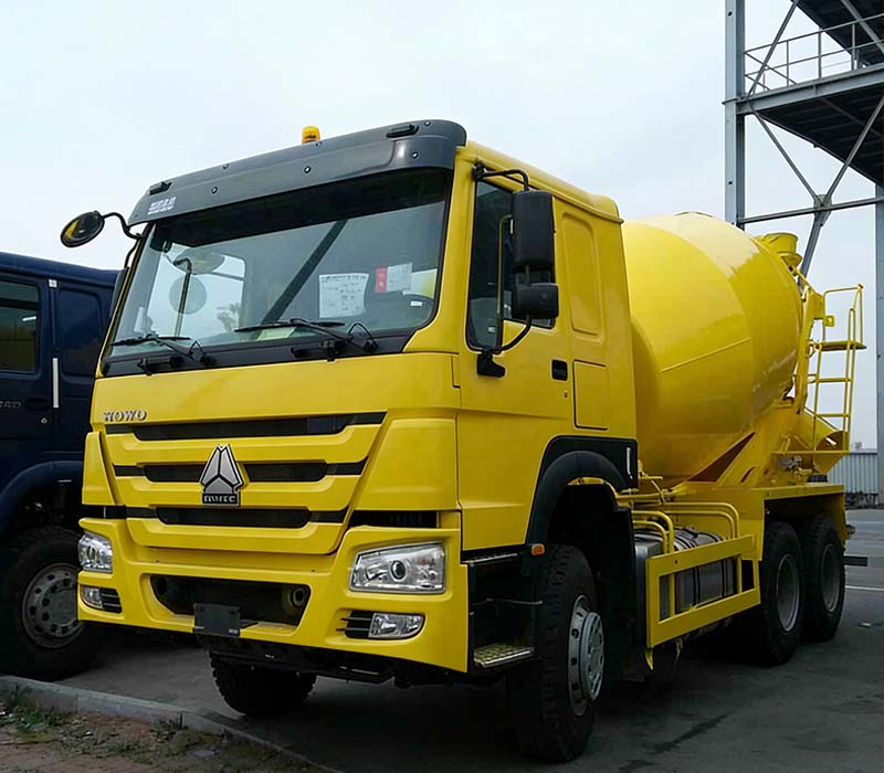SINOTRUK-4X2-4m³-MIXER-TRUCK