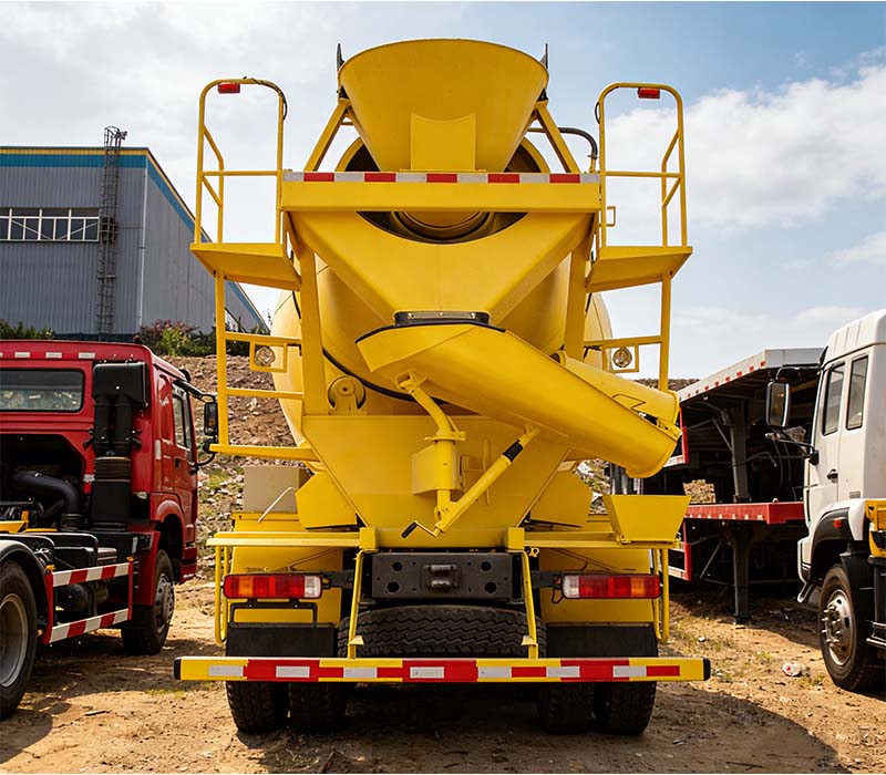 SINOTRUK-4X2-4m³-MIXER-TRUCK