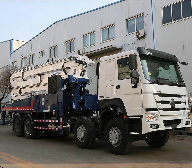 SINOTRUK HOWO 8X4 CONCRETE PUMP TRUCK1